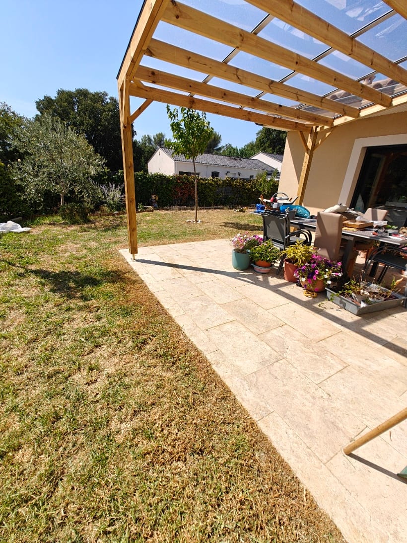 Abords d'une terrasse à nettoyer(après)